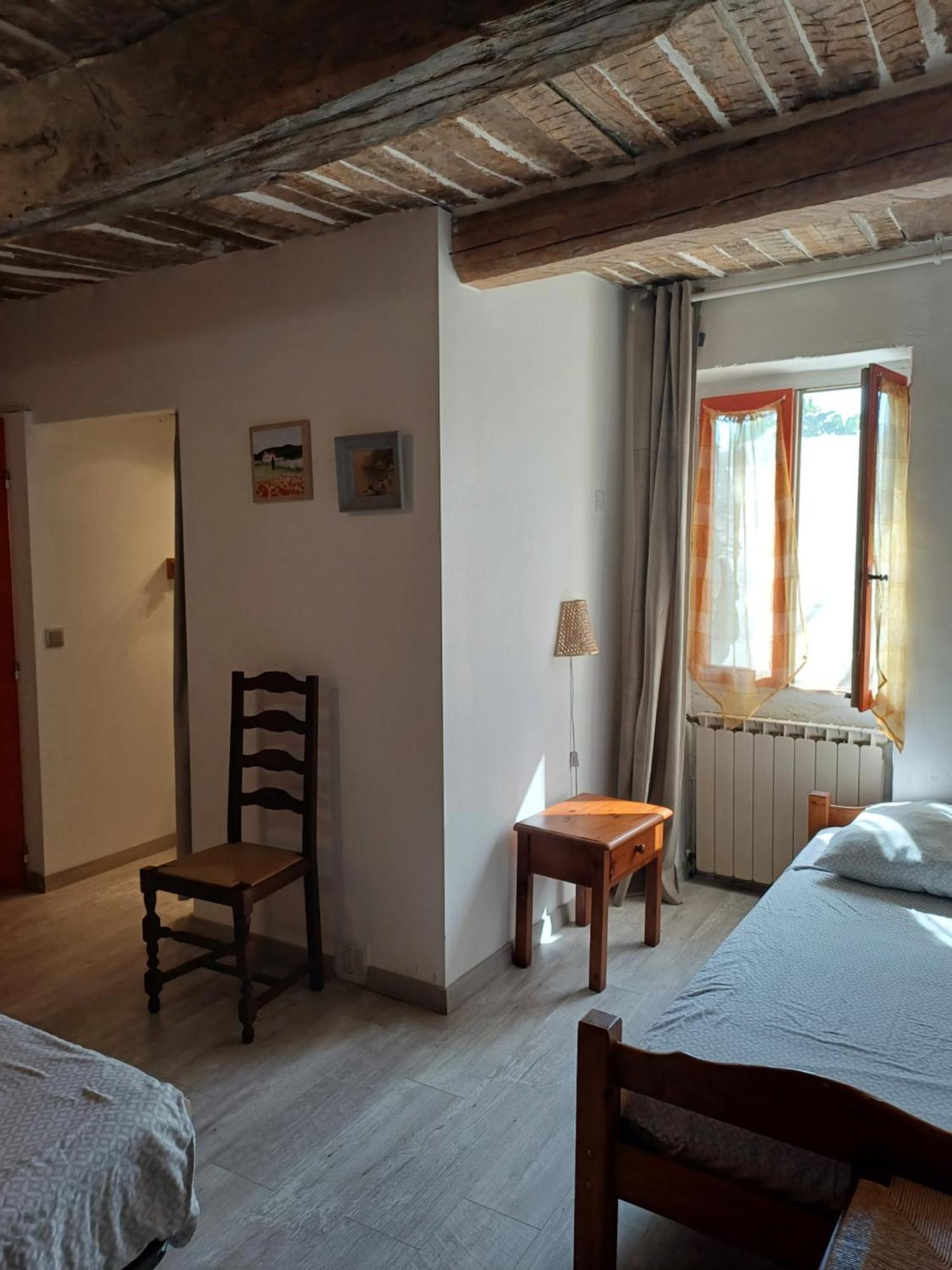 Les Granges Dans Ferme Provencale. 14 Pers Holiday home Ongles